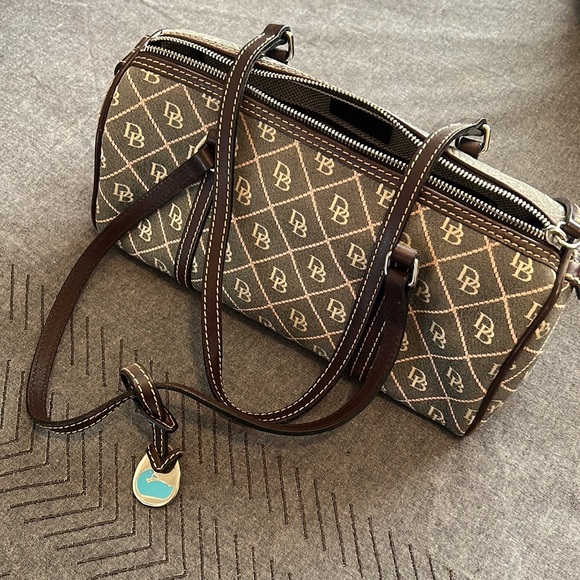 Dooney & Bourke purse - Picture 3 of 8